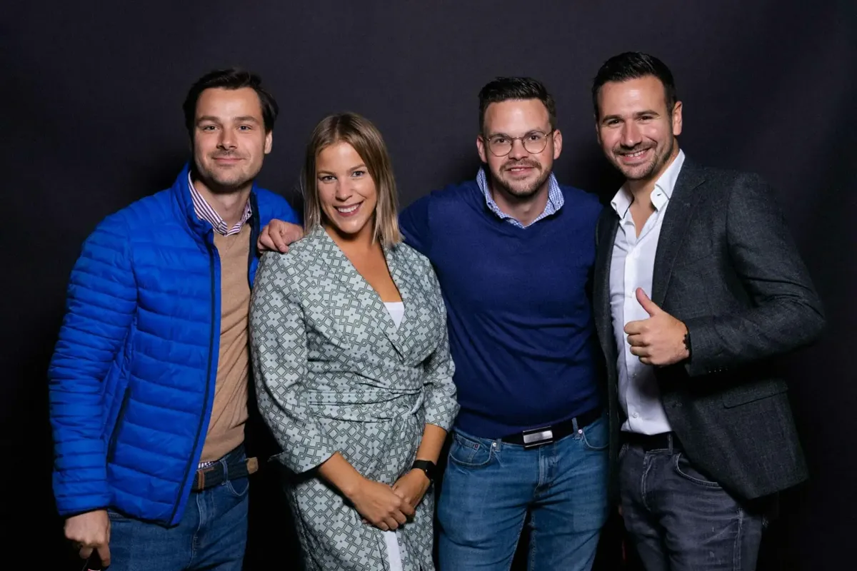 Vier collega’s op een teamevent